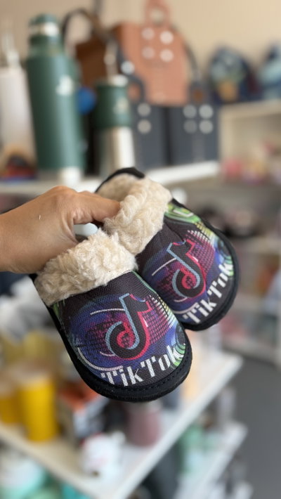 Pantuflas tik tok negras