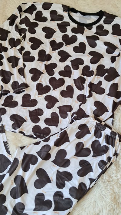 Pijama corazones negros