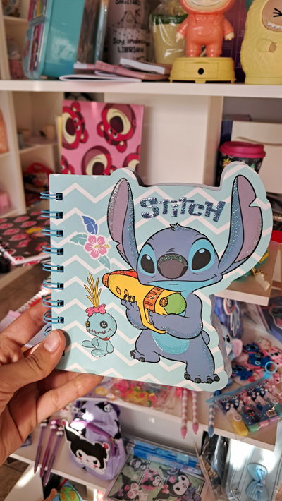Cuaderno stitch con pompom