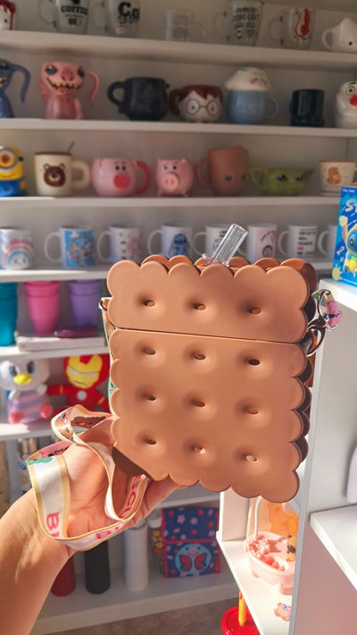 Botella galleta con correa