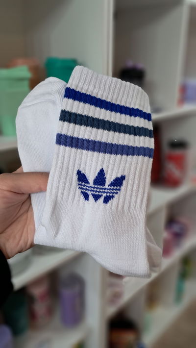 Medias 3/4 adulto blanca con rayas y logo tonos azules