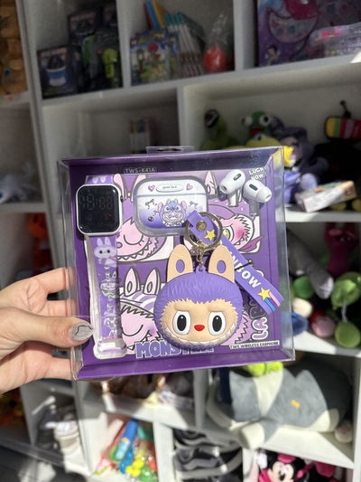 Reloj +monedero + auriculares labubu