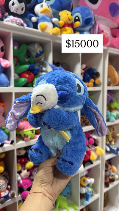 Stitch y Angela con pato
