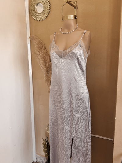 Vestido lencero de seda con strass