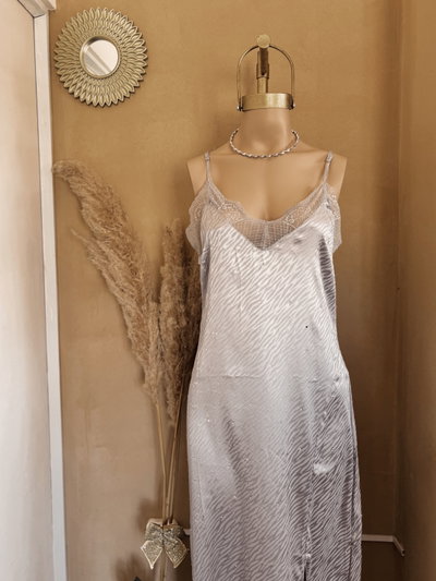 Vestido lencero de seda con strass