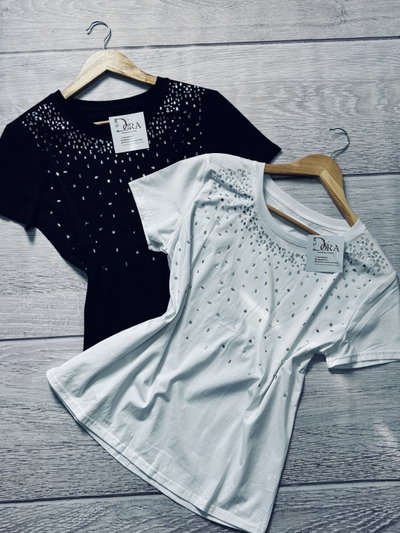 Remera importada con piedrería 