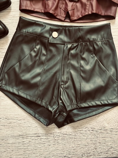 Mini short ecocuero 