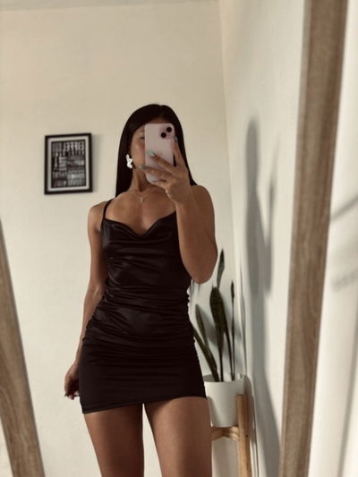 Vestido de seda negro 