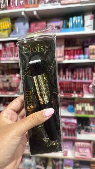 Brocha individual Eloise - Línea económica - Kabuki para base o corrector 