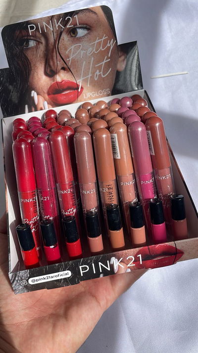 Labial Líquido intransferible Matte Pretty Hot (MEDIA CAJA/CAJA ENTERA)