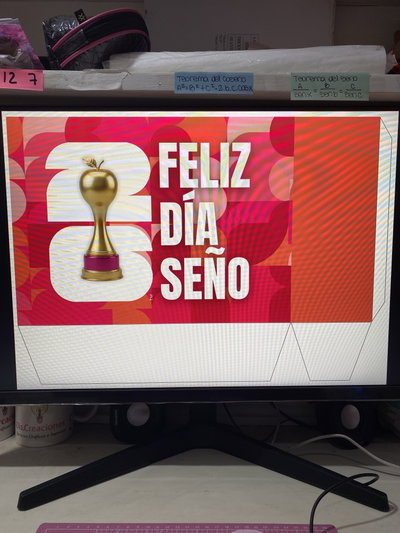 link dia de la seño versión mundial