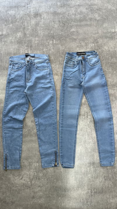 Skinny celeste con cierre