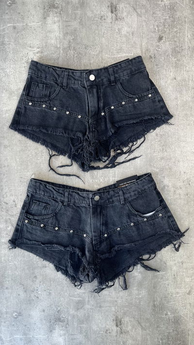 Short de jeans con tachas 