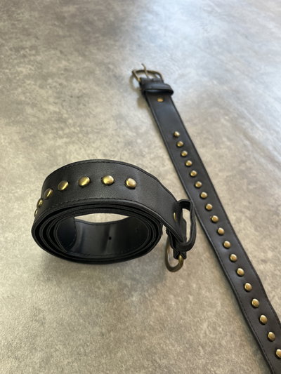 Cinto tachas doradas 