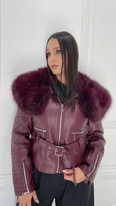 Campera ecocuero con cuello 