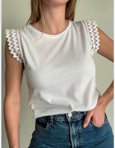 REMERA CON PUNTILLA (art. 900)