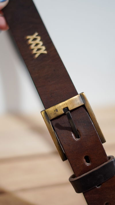 CINTO DE CUERO MARRÓN UNISEX 