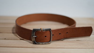 CINTO DE CUERO MARRÓN UNISEX 