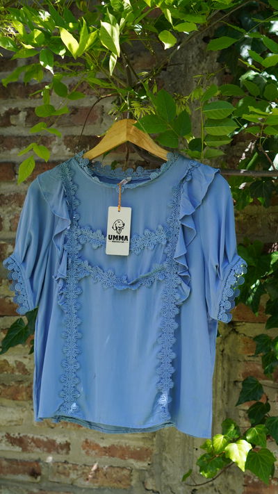 BLUSA CON PUNTILLA Y VOLADOS (art. 180)