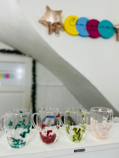 Tazas de vidrio con florcitas