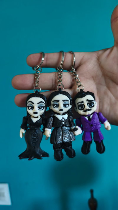 LLAVEROS  MERLINA HOMERO Y MORTICIA