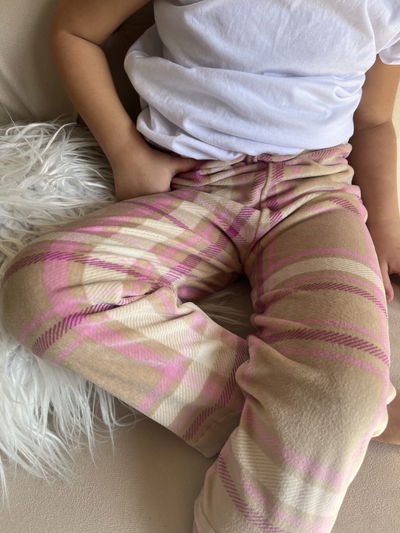 Pantalón plush cuadrille beige niños