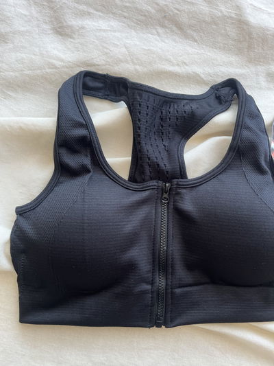 TOP CON CIERRE NEGRO