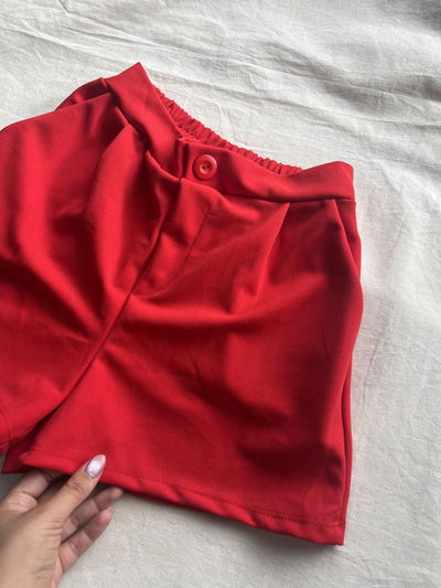 SHORT CREP ROJO