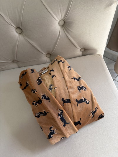 Bata de plush camel perrito salchicha