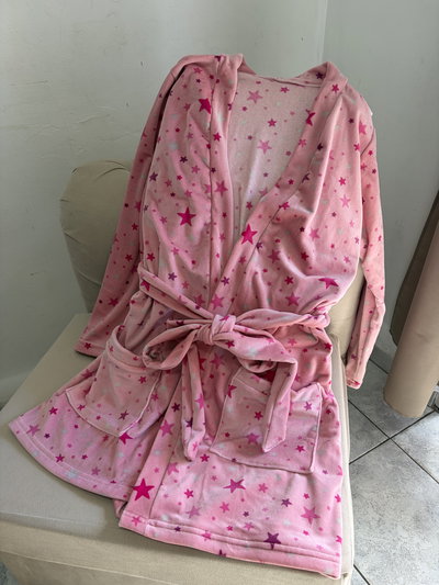 Bata de plush rosa estrellas