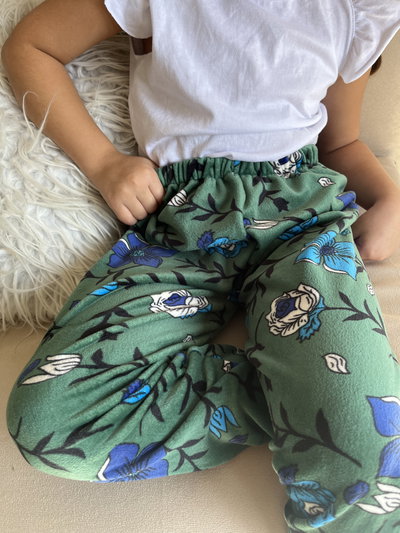 Pantalón plush verde flores NIÑOS