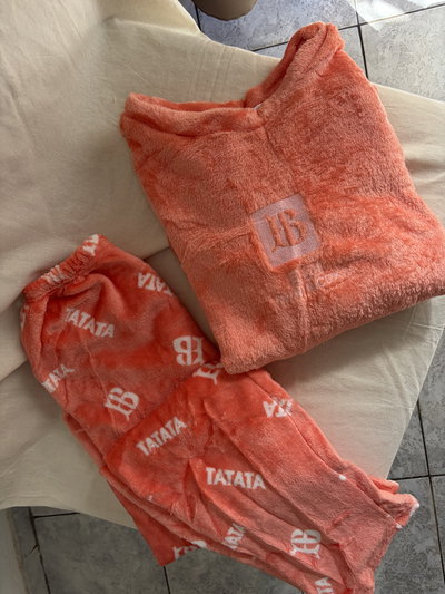 Pijama polar soft naranja letras 