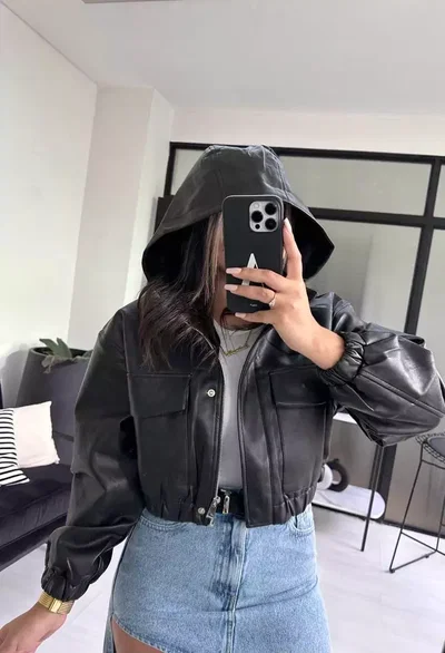 Campera de cuero YD con capucha  