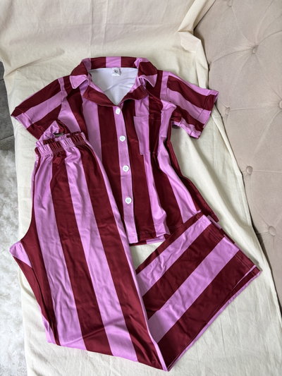 Pijama camisero rayado bordo-rosa