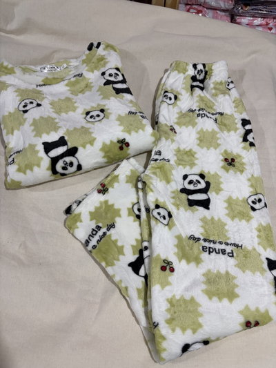 Pijama polar soft verde Panda
