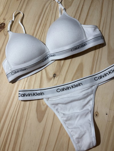 Conjunto triángulo soft CK blanco T85