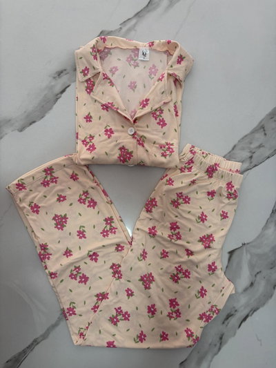 Pijama camisero modal soft beige flores 