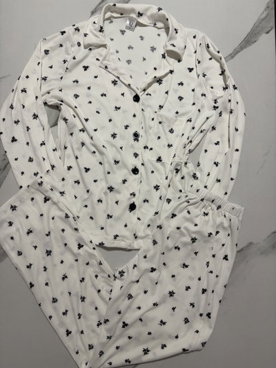 Pijama camisero de morley blanco florcitas negras 