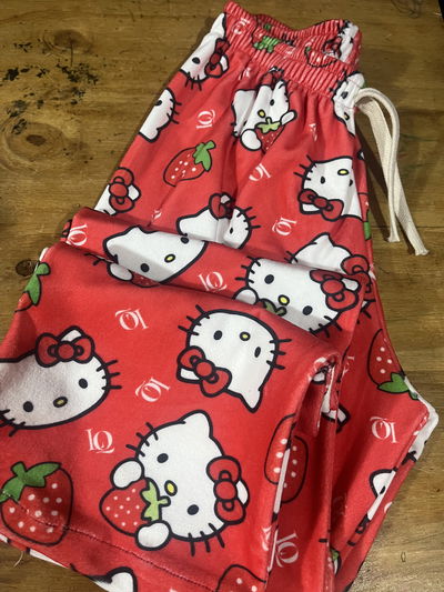 Pantalón pijama plush Hello kitty fondo rojo