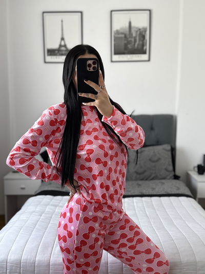 Pijama plush 3D moño rojo