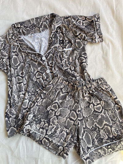 Pijama camisero reptil