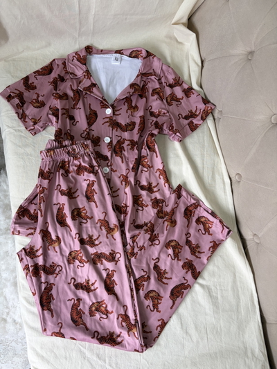 Pijama camisero rosa tigres