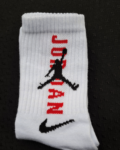 PAR TENIS JORDAN