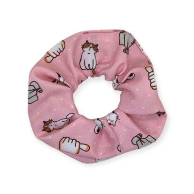 Scrunchie Gatos fondo rosa
