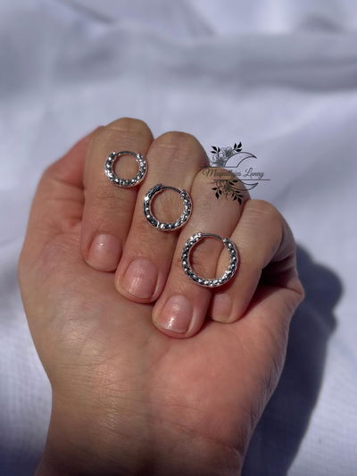 Argolla fina texturada - Acero Blanco