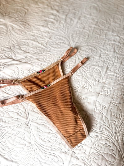 LESS REGULABLE BEIGE