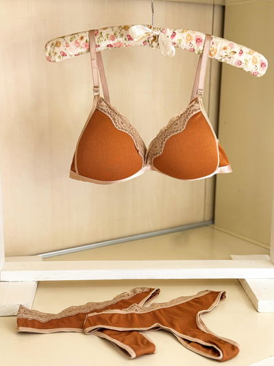 CONJUNTO EVA MARRON 