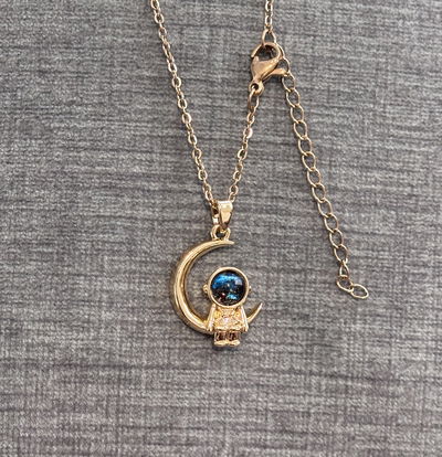 COLLAR ASTRONAUTA LUNA