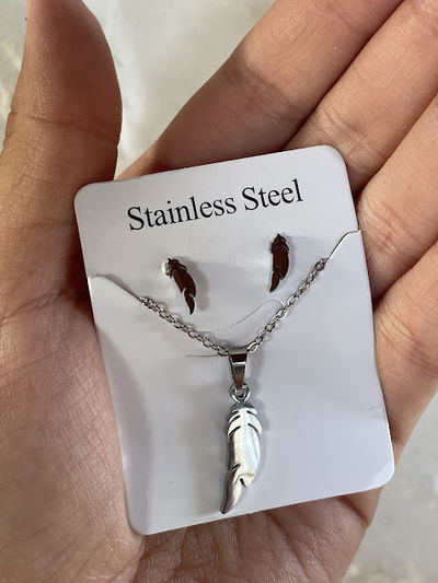 Cadena + aritos "pluma"