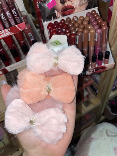 Colin con moño peluchito🎀